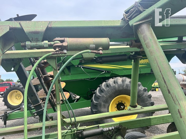 john-deere-230-image-22