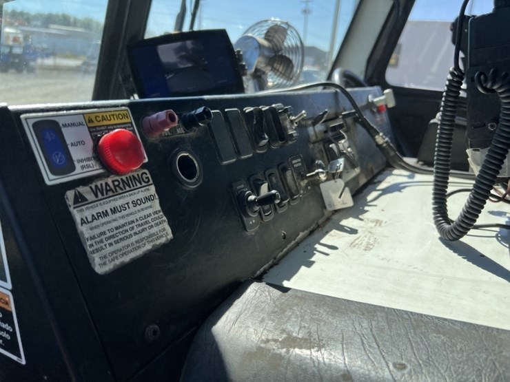 2011-mack-leu612-image-31