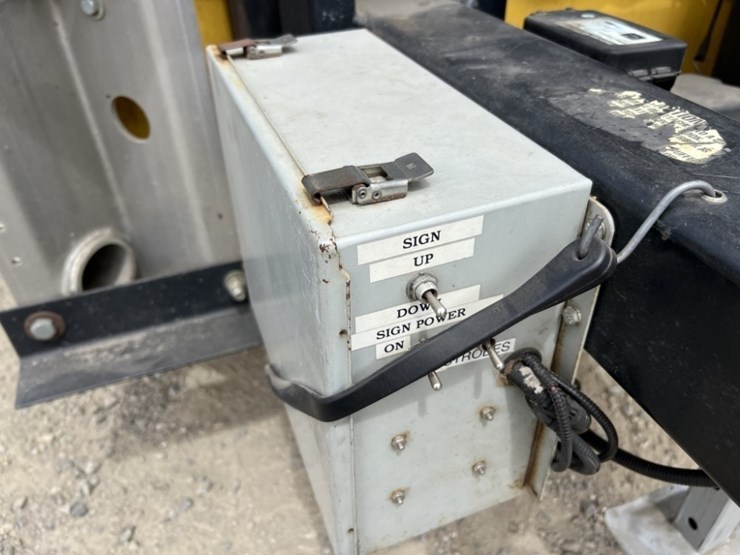 2010-scorpion-tl3-tma-s/a-towable-attenuator-image-9