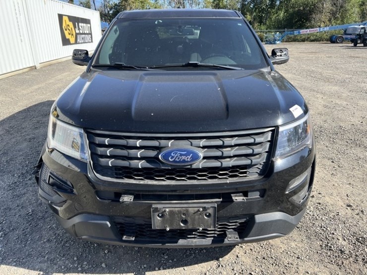 2018-ford-explorer-image-8