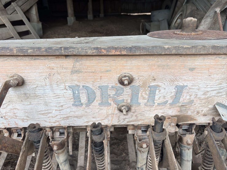moline-8’-grain-drill-image-22