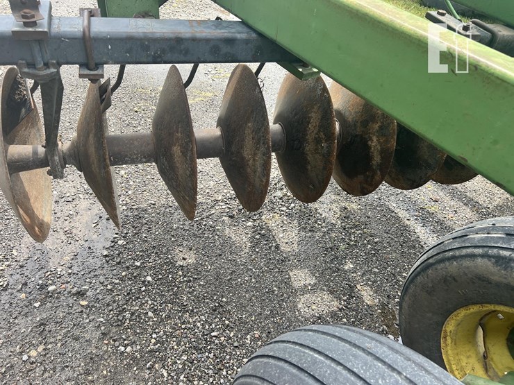 john-deere-230-image-11