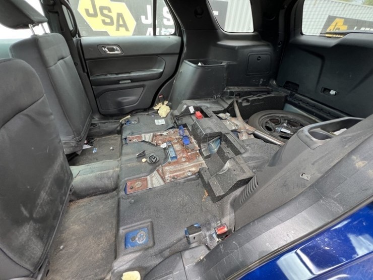 2016-ford-explorer-image-22
