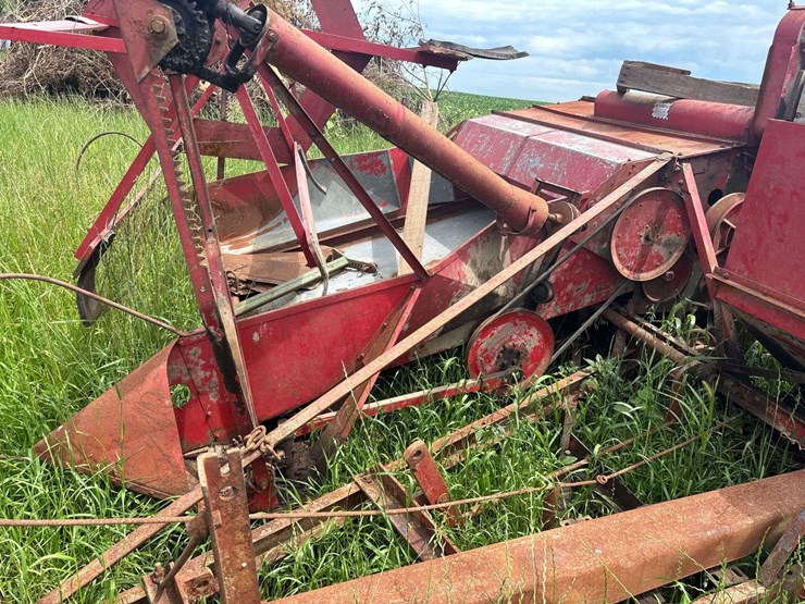 massey-harris-clipper-combine-image-40