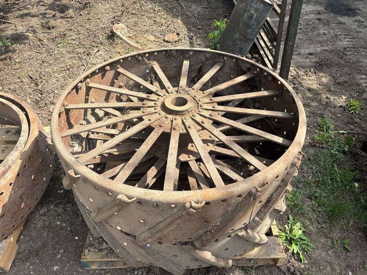 50"-steel-wheels-with-slats-image-6