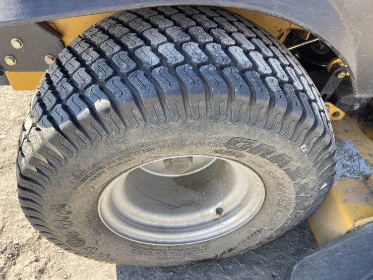 hustler-fastrak-zero-turn-mower-image-17