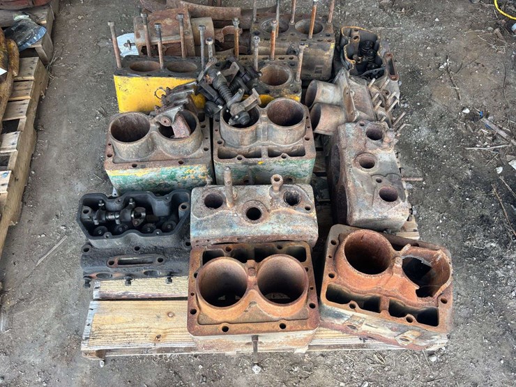 (9)-minneapolis-moline-engine-blocks-and-(4)-heads-image-8
