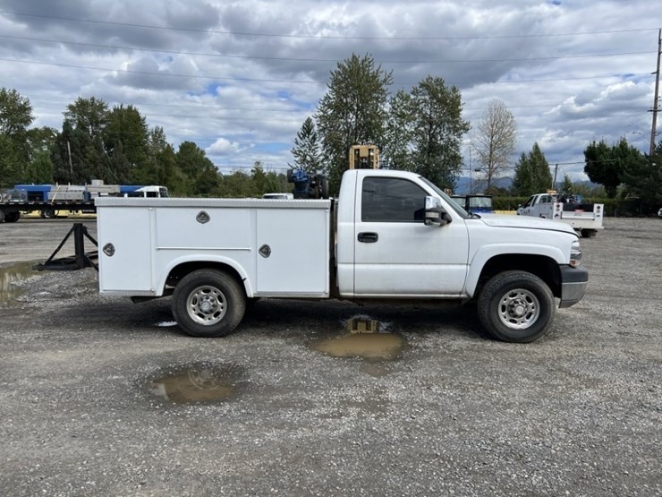 2002-chevrolet-silverado-image-3