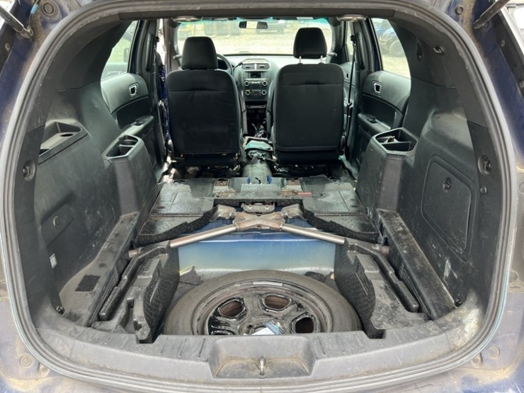 2016-ford-explorer-image-21
