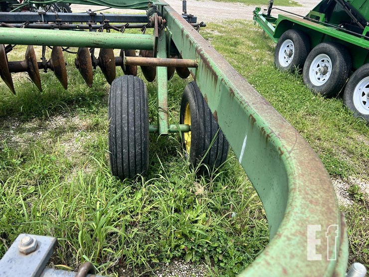 john-deere-220-image-16