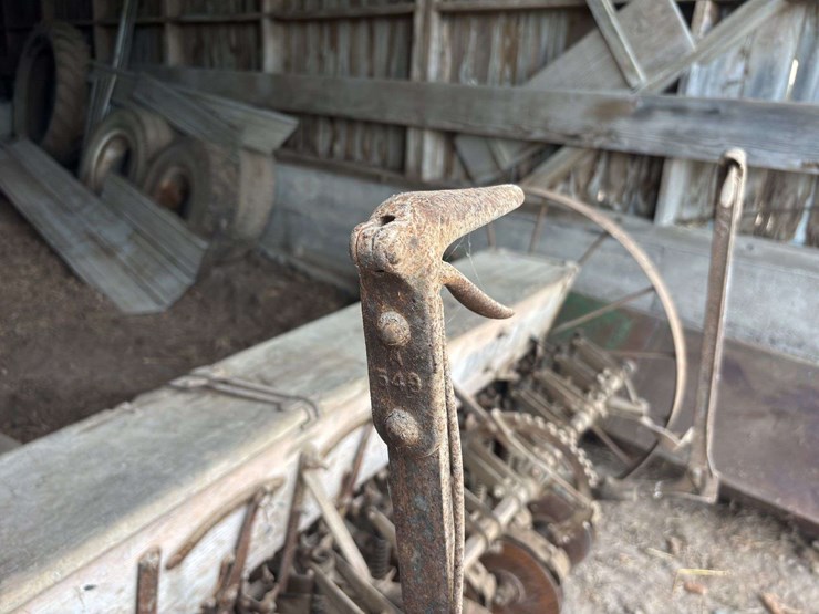 moline-8’-grain-drill-image-52