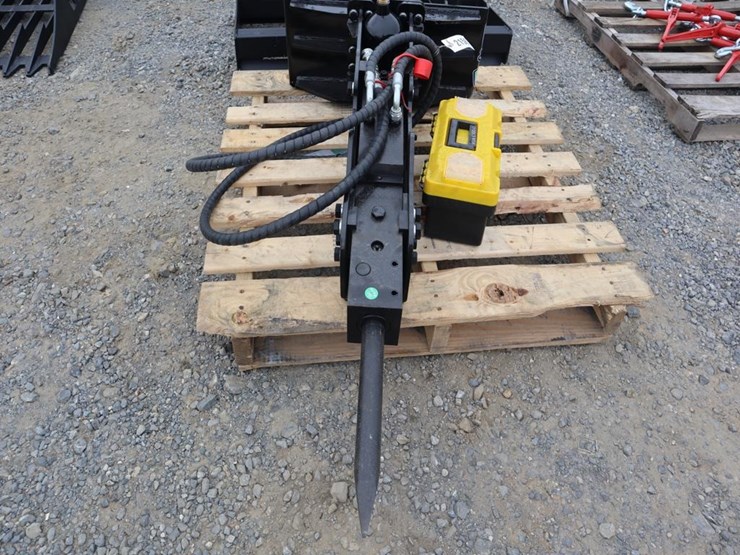 future-mini-skid-steer-breaker-image-3