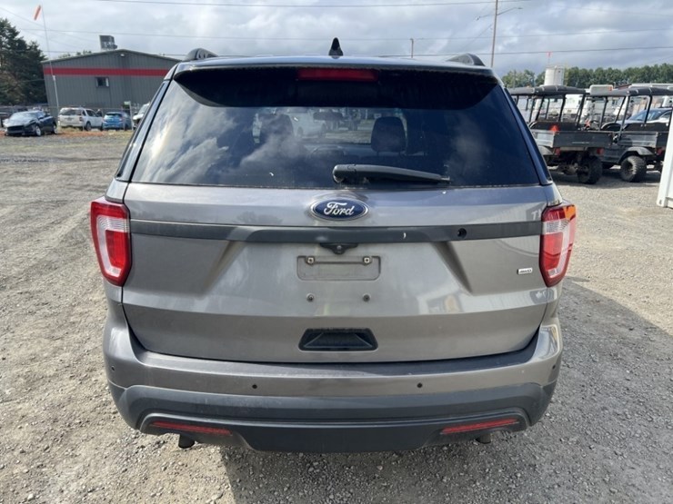 2016-ford-explorer-image-5