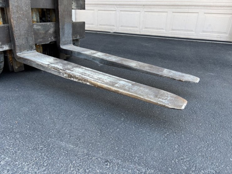 clark-c30b-forklift-image-9