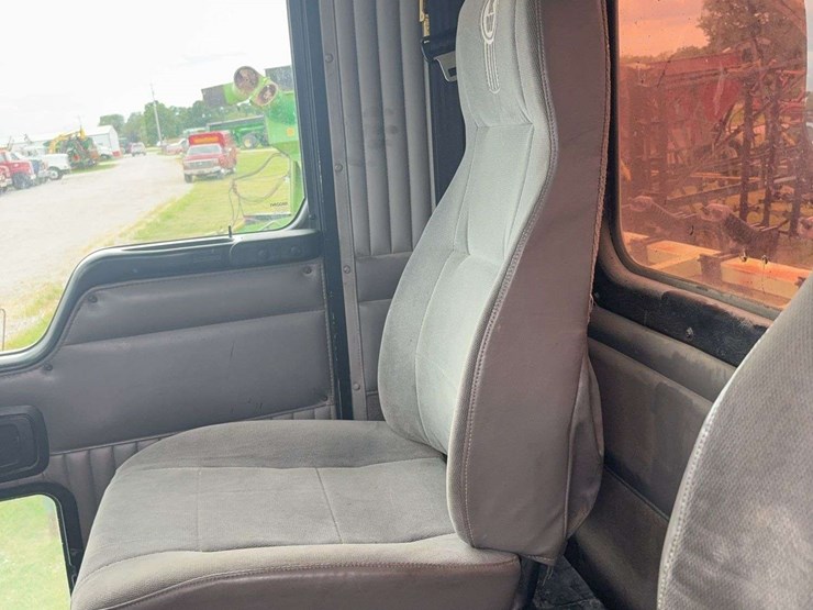 2003-kenworth-t800-image-21