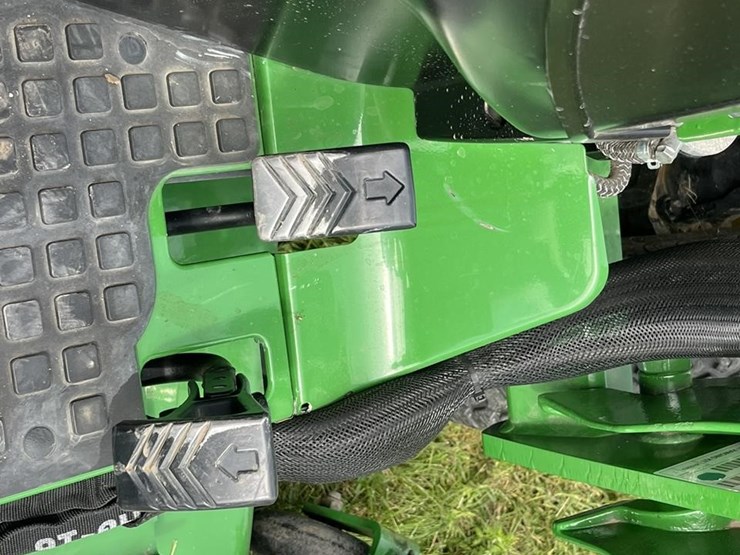 2013-john-deere-2032r-image-25