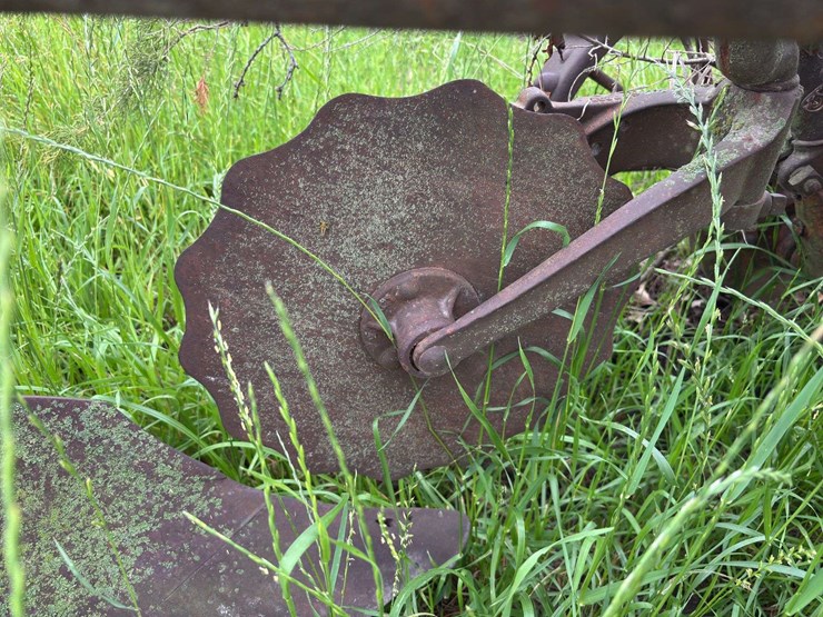 2-bottom-14”-pull-type-plow-image-44