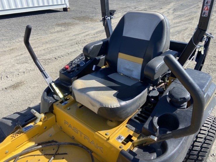 hustler-fastrak-zero-turn-mower-image-14