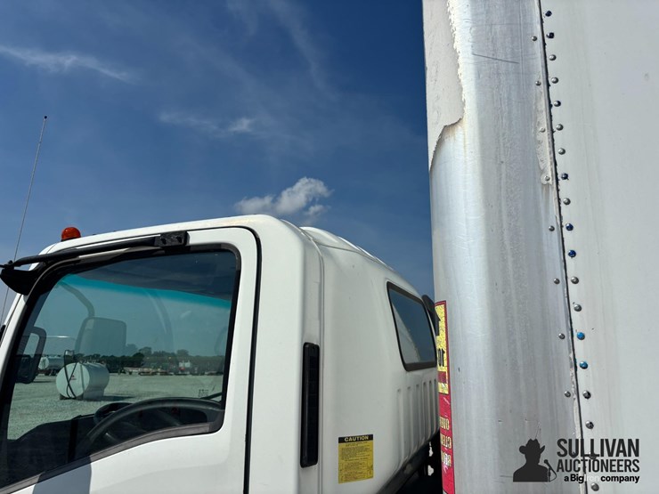 2015-isuzu-npr-image-14