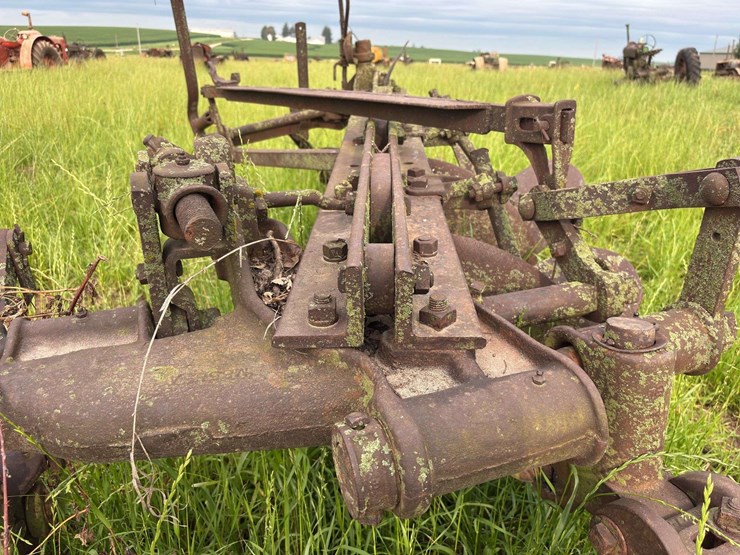3-bottom-25”-terracing-plow-image-30