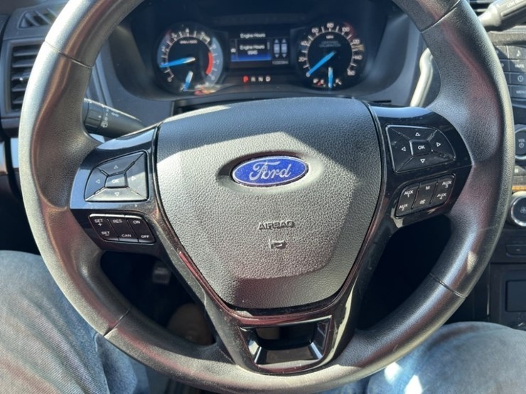 2018-ford-explorer-image-32
