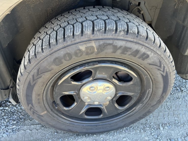 2015-ford-explorer-image-18