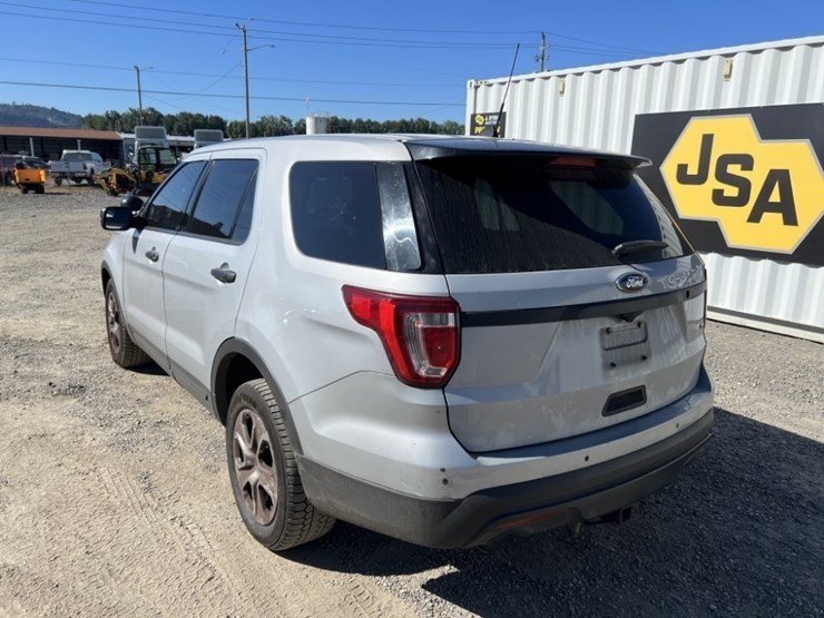 2016-ford-explorer-image-6