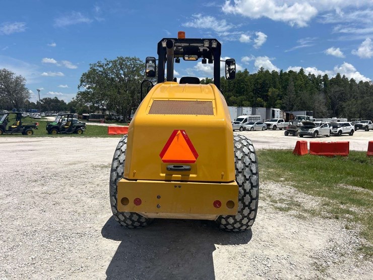 2018-caterpillar-cs54b-image-19