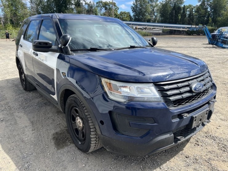 2016-ford-explorer-image-2