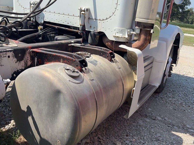 1994-peterbilt-377-image-18