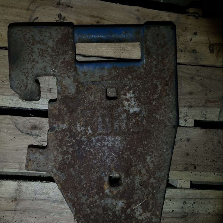 (1) Ford Suitcase Weight