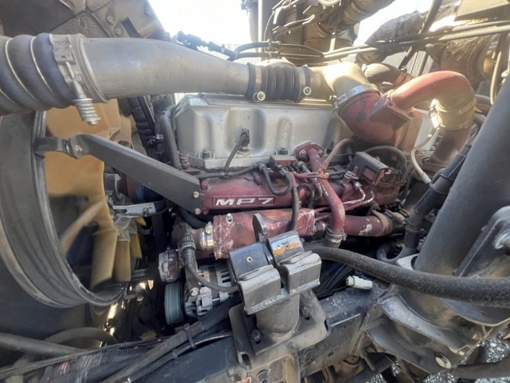 2013-mack-leu612-image-23