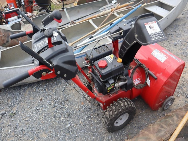 troybilt-26in-snow-blower-image-6