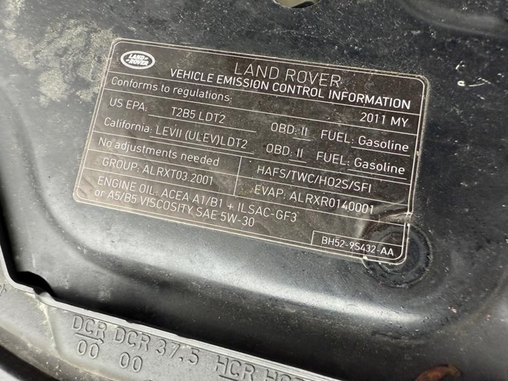 2011-land-rover-lr2-hse-image-15