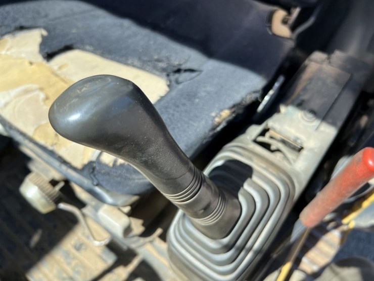 2008-deere-120c-image-36