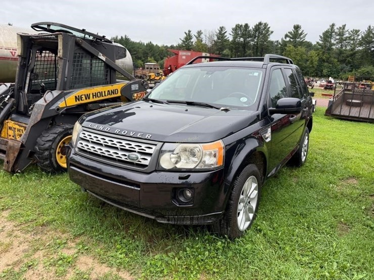 2011-land-rover-lr2-hse-image-2
