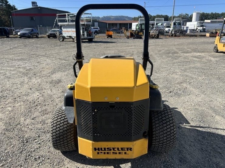 2014-hustler-zero-turn-mower-image-5