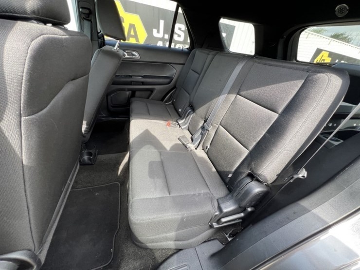 2016-ford-explorer-image-22