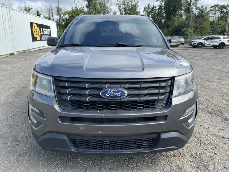 2016-ford-explorer-image-8