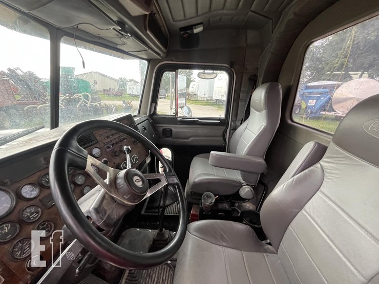2000-peterbilt-379-image-30