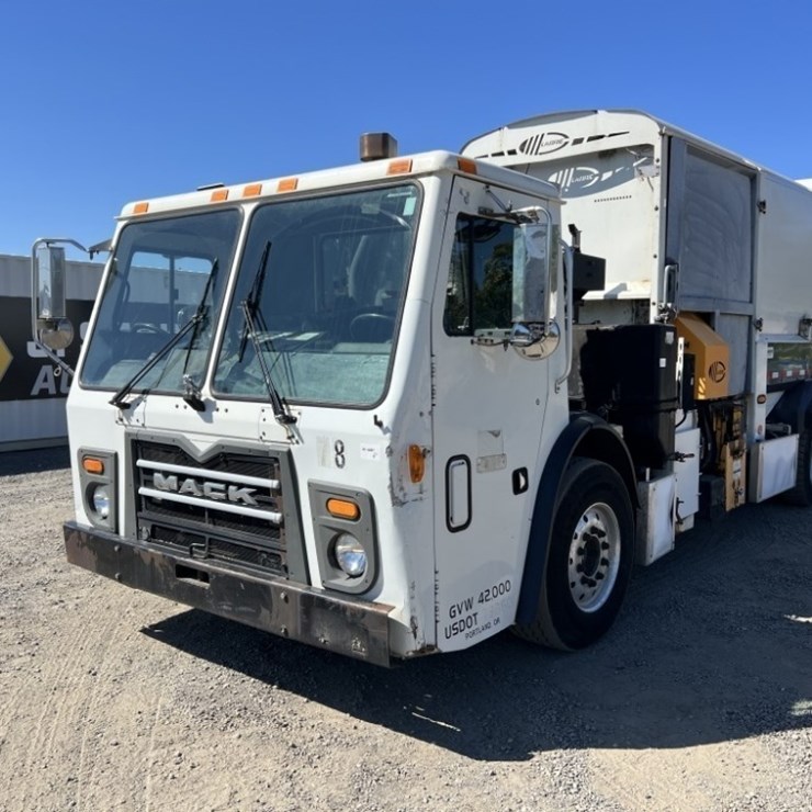 2011 MACK LEU612