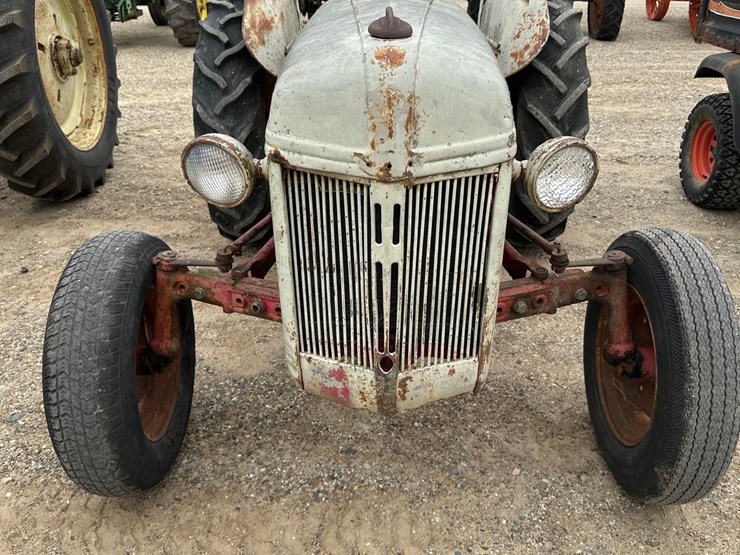 2038-ford-9n-image-2
