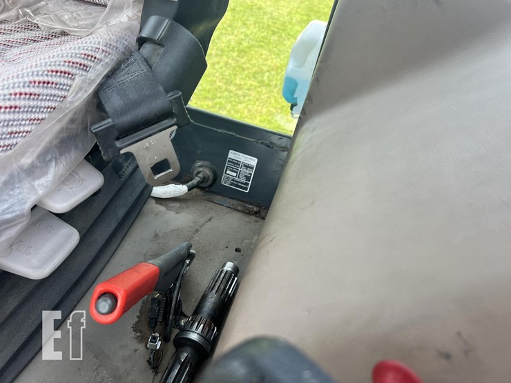 2005-kubota-m125x-image-44