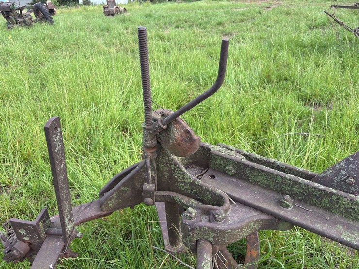 3-bottom-25”-terracing-plow-image-19