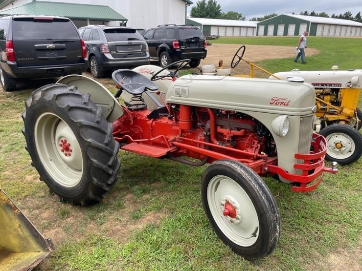 1951-ford-8n-image-1