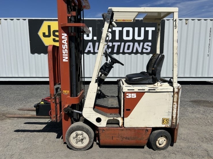 nissan-es35-forklift-image-2
