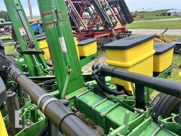 1994-john-deere-7200-image-23