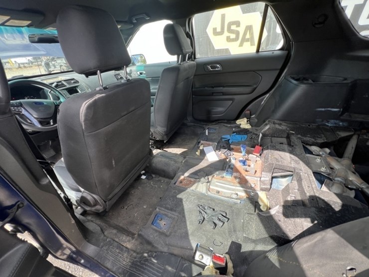 2017-ford-explorer-image-22