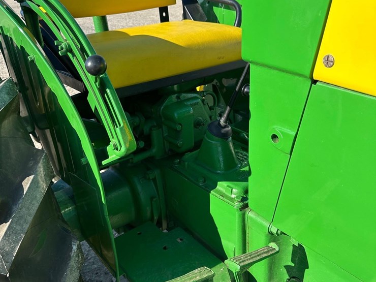 john-deere-330-image-15