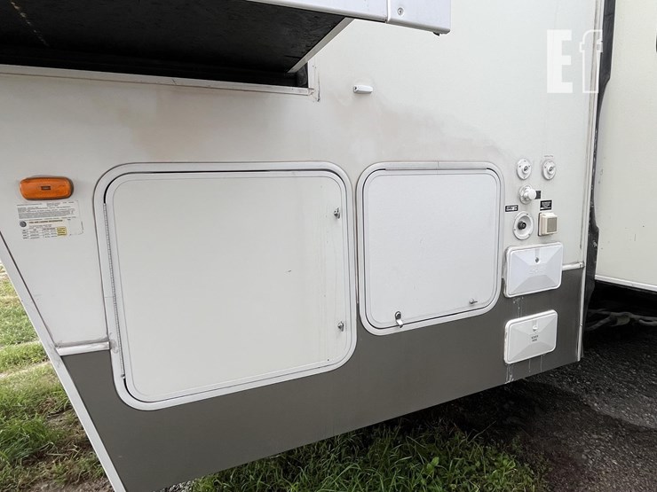 2008-keystone-rv-co-raptor-3712ts-image-3